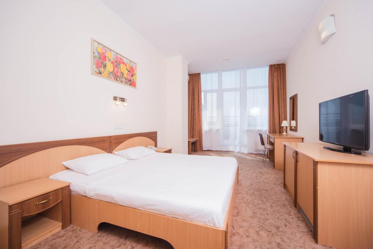 Optima Odesa Hotel Exterior photo